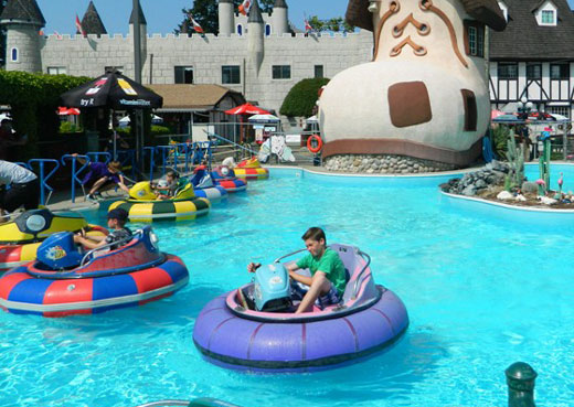 Bumper boats for swimming pools