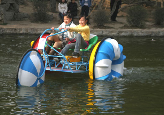 kiddie tricycle ride